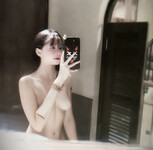 2 chị em mình