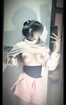 Em Ng ngọc thích khoe vú
