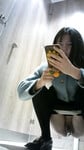 Chụp lén các cô em xinh đi đái