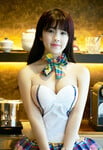 Em sinh viên làm mẫu nội y