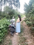 Đưa vợ ra đồng public