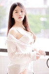 E xinh căng tròn mọng nước