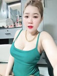 Bận đồ show vú