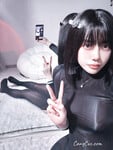 Gái trung show bướm