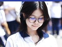 Lon học sinh non tơ tập tành thủ dâm