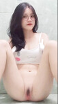 Gái xinh show lồn