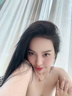 Nude bé Lâm Nhi